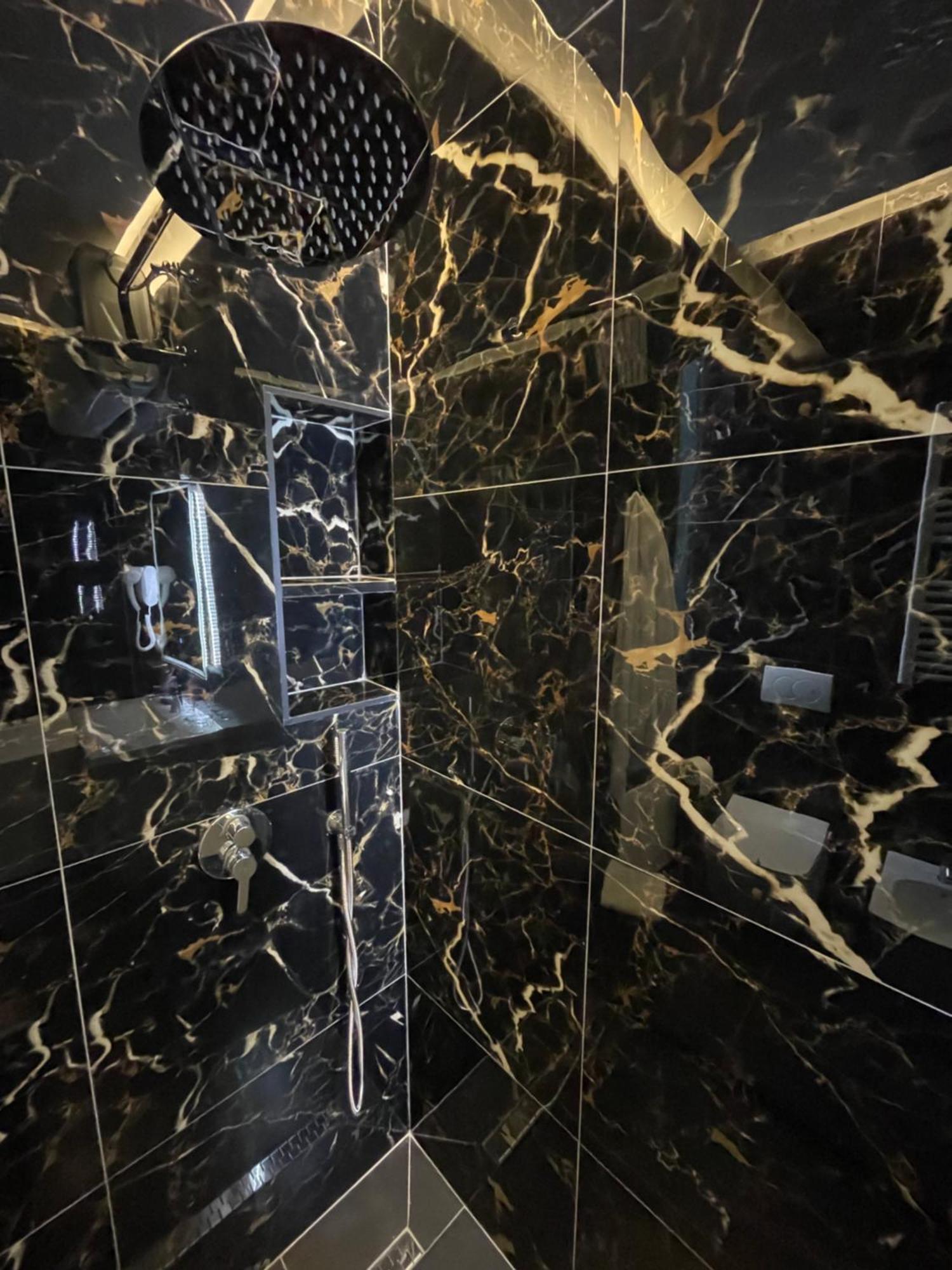 Hotel Vila 15 - Center ティラナ エクステリア 写真