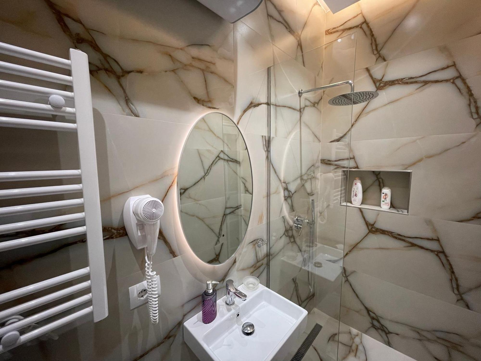 Hotel Vila 15 - Center ティラナ エクステリア 写真