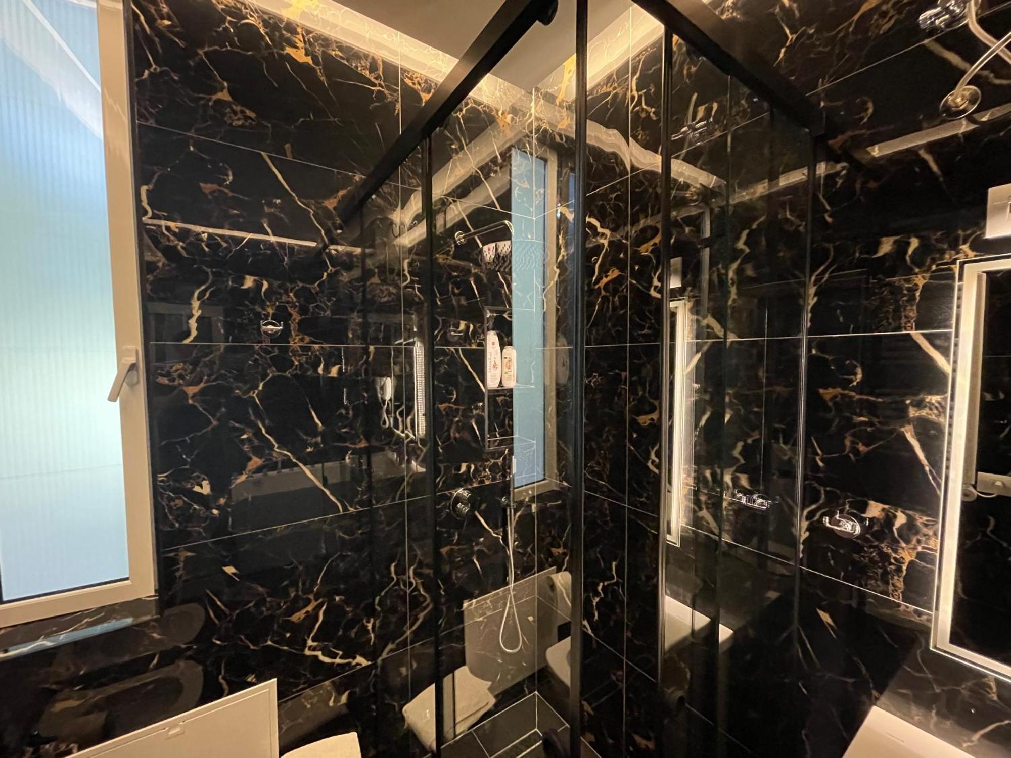 Hotel Vila 15 - Center ティラナ エクステリア 写真