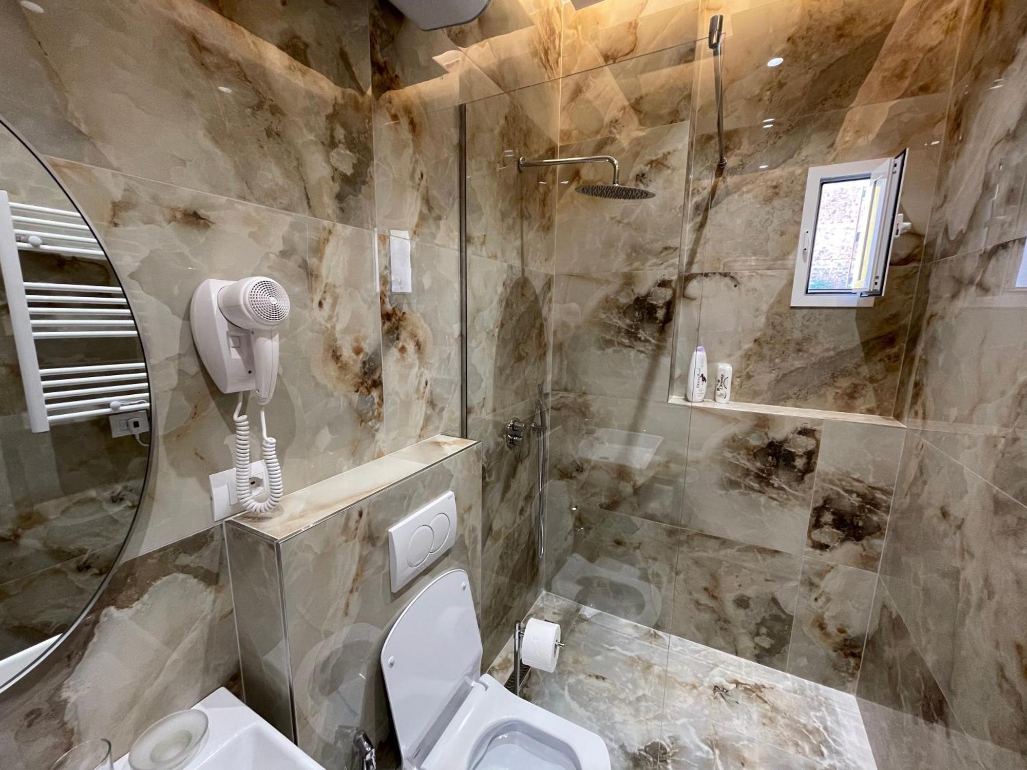 Hotel Vila 15 - Center ティラナ エクステリア 写真