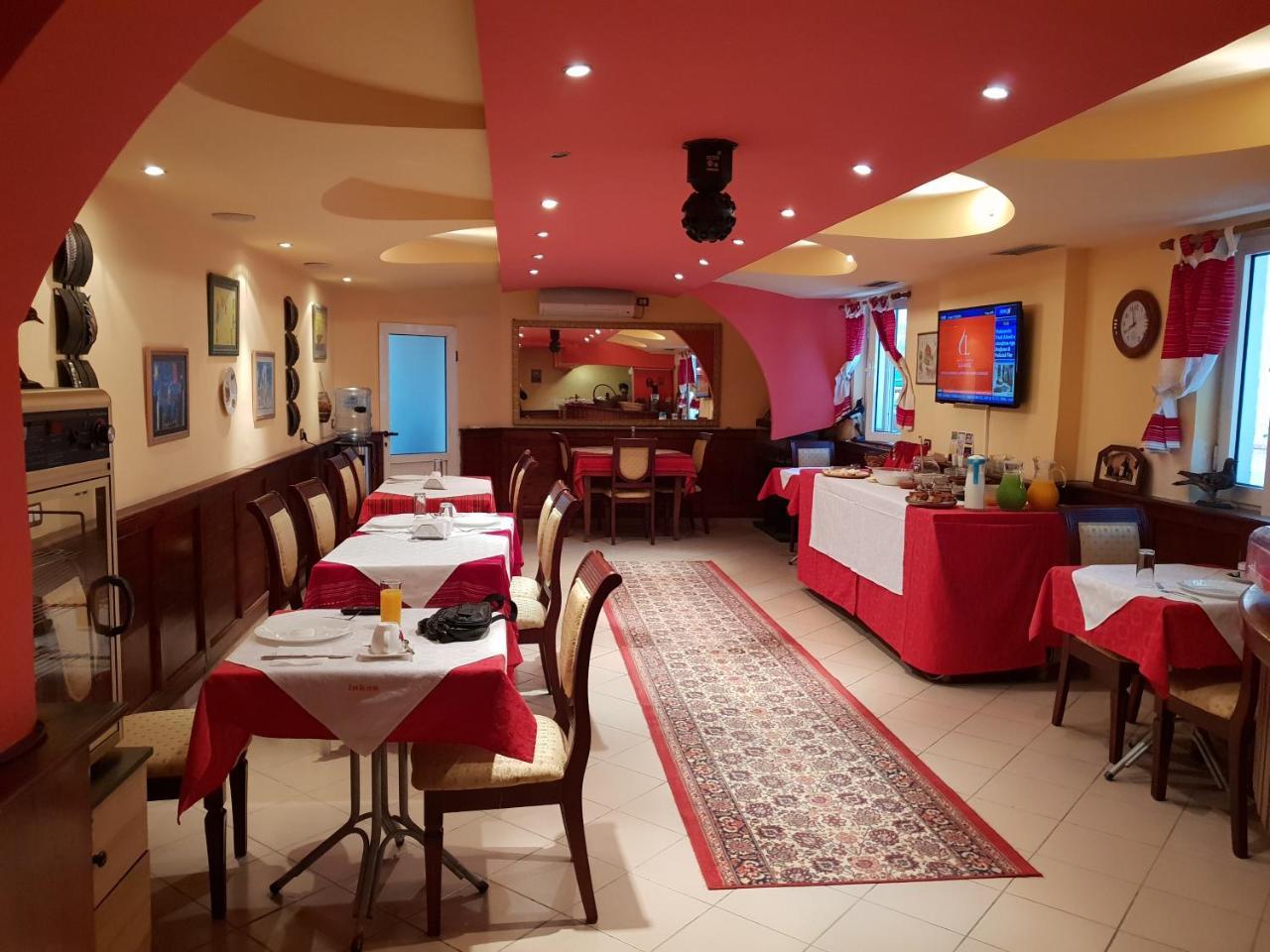 Hotel Vila 15 - Center ティラナ エクステリア 写真